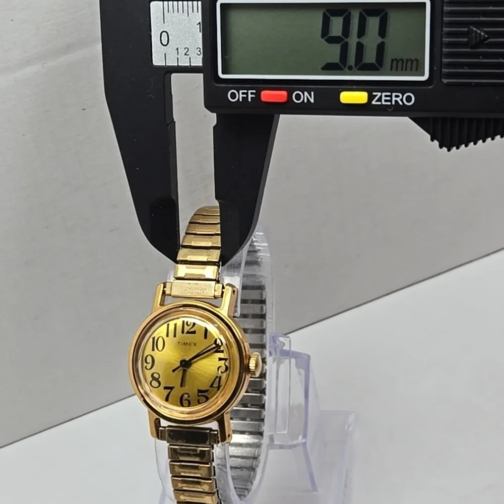Womens Vintage Timex Petite Watch 25mm Gold Tone Retro Dial Manual Wind Runs